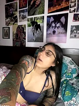 PamelaFtMia's cam snapshot