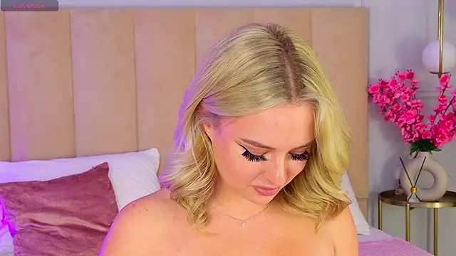 EllyLinn's cam snapshot