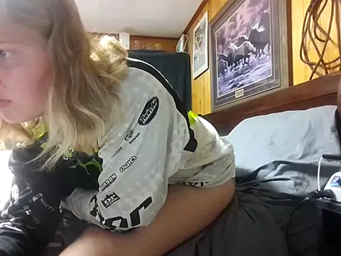 Ryan_and_Aurora's cam snapshot