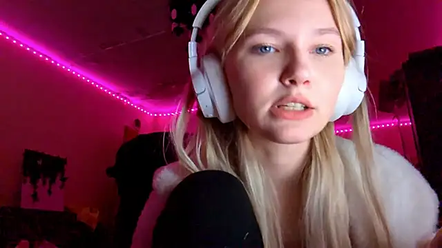 KarinRobertson's cam snapshot