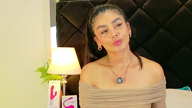 Holly_Brensonexx_'s cam snapshot