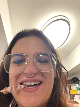 SafeinouterSpace's cam snapshot