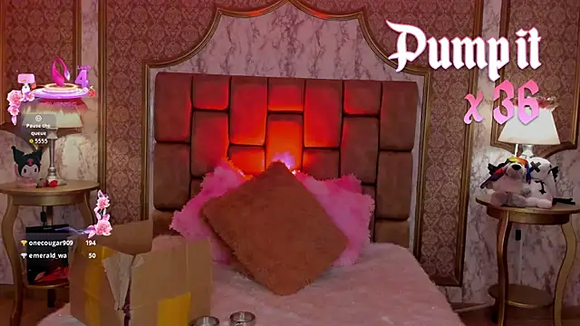 SoffiQueen live sex cam