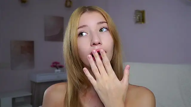 SunnivaCovil's cam snapshot