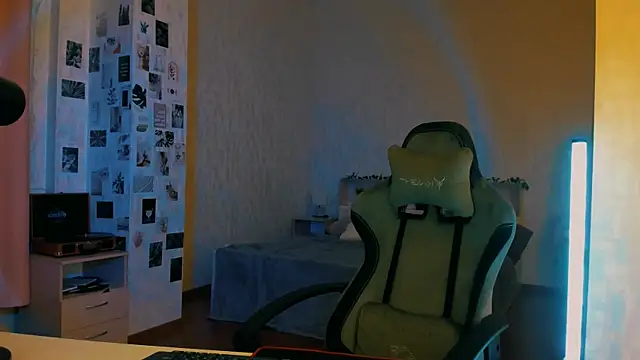 yourrdanceteacher's cam snapshot