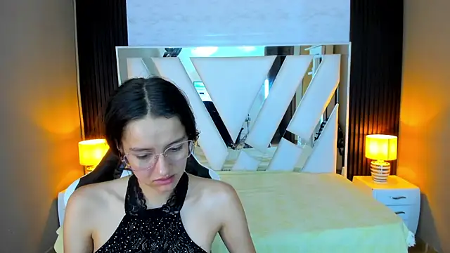 Linda4Petite's cam snapshot