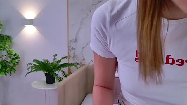 AmadaReine's cam snapshot