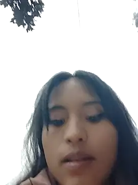 bella_warzon's cam snapshot