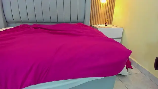 AURORAMARTIN2's cam snapshot