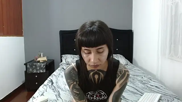 Emilia_1995's cam snapshot