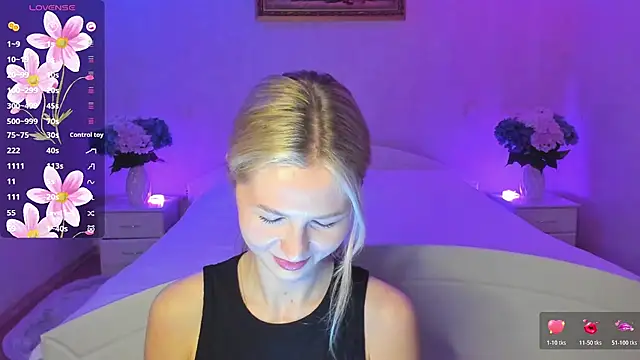 Julie_Blaze's cam snapshot