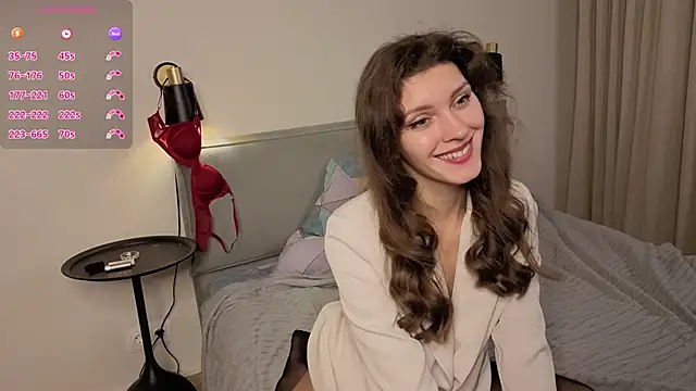 LauraYoungg's cam snapshot