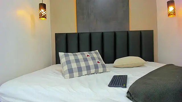 VaioletSinnz__'s cam snapshot