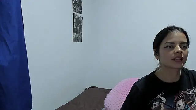 Abby_Saenz01's cam snapshot