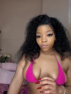 ItsLeyaa's cam snapshot