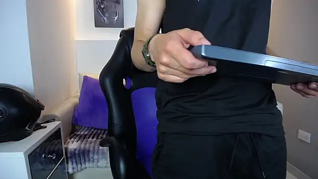 AdrianRinaldi live sex cam