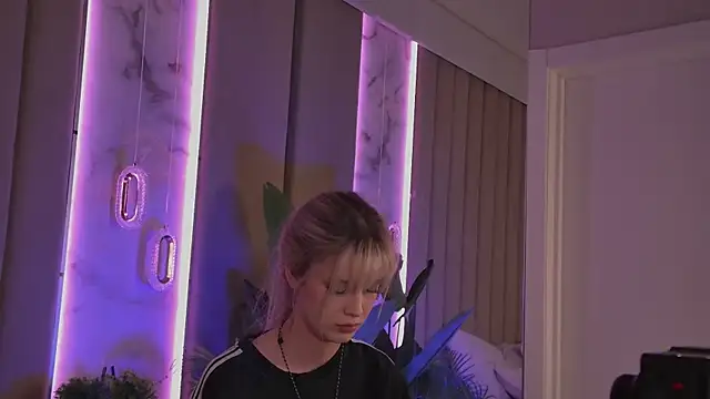 BellaSecrett's cam snapshot