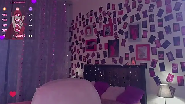 KarambaMoon's cam snapshot