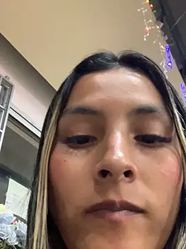 Cami_Leon2's cam snapshot