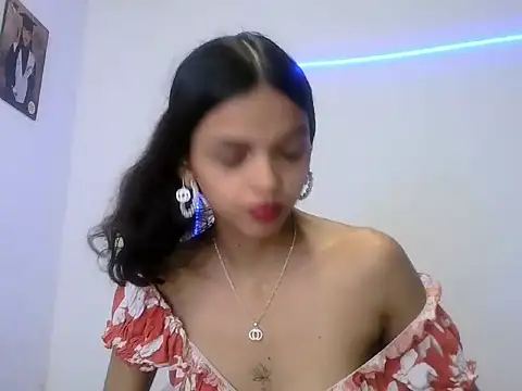 lucy_babyy's cam snapshot