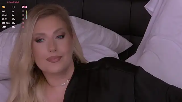 OndinaNoir live sex cam