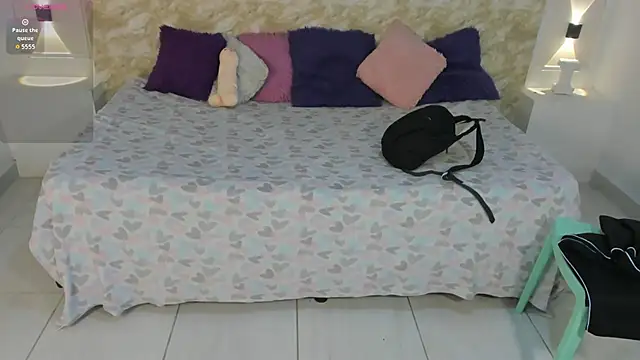 LyraFrost1's cam snapshot