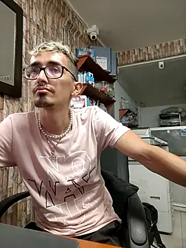 moorejhosua's cam snapshot