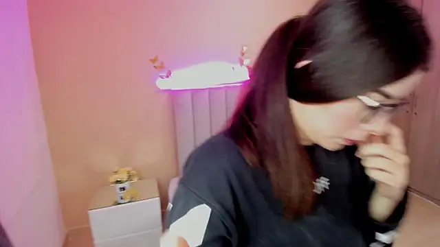 Charlotte_Olsen_'s cam snapshot