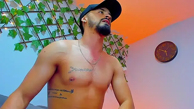 MAXIMUS_MASTER_'s cam snapshot