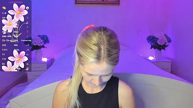 Julie_Blaze's cam snapshot