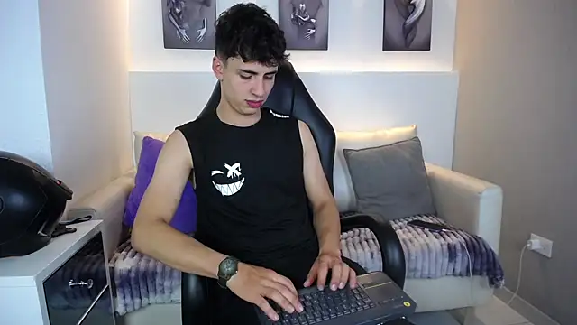 AdrianRinaldi's cam snapshot