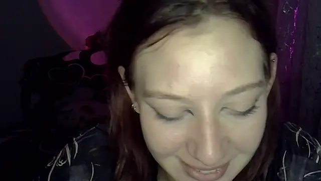 Lily_Ember's cam snapshot