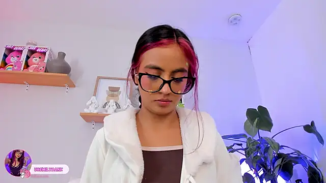 emily_bank's cam snapshot