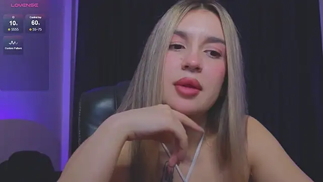 RoxyChill's cam snapshot