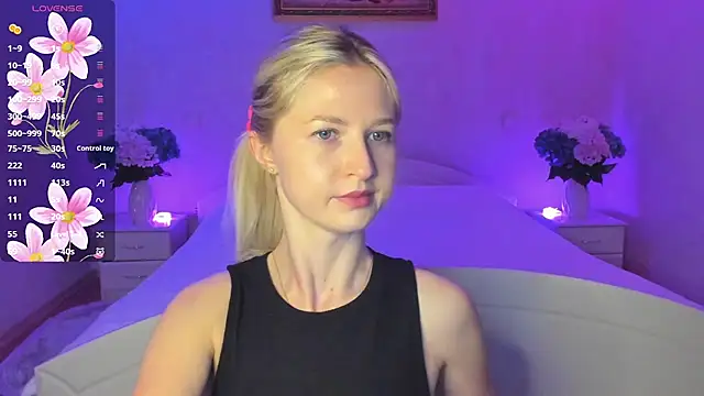 Julie_Blaze's cam snapshot