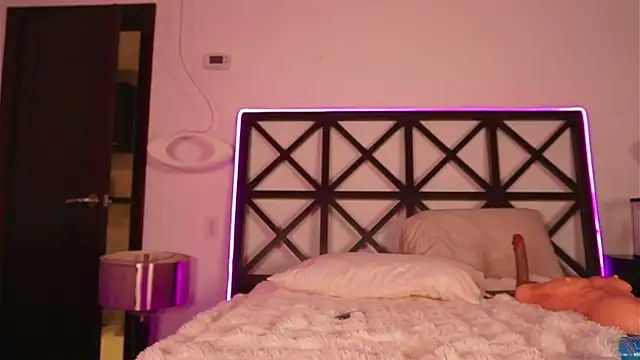 LunaMystyque live sex cam