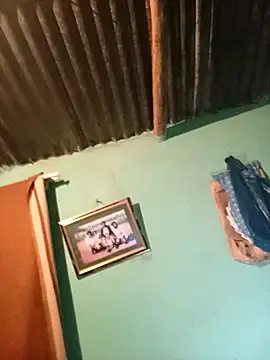 Qtee4's cam snapshot