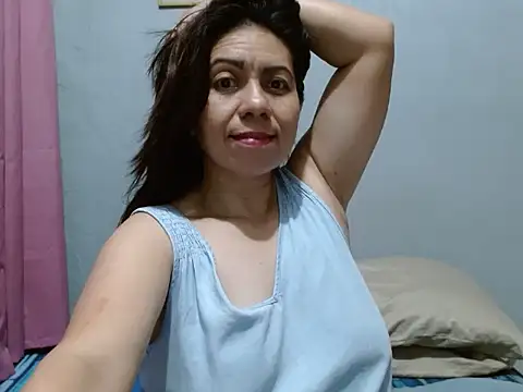 xxxHoneyBee29's cam snapshot