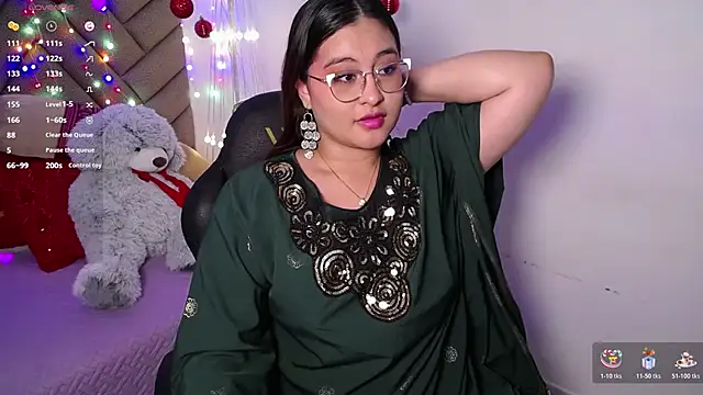 heluejamil's cam snapshot