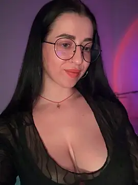 Emylia live sex cam