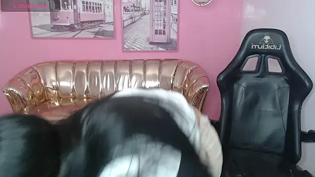 charlotte_jhonson_t_'s cam snapshot