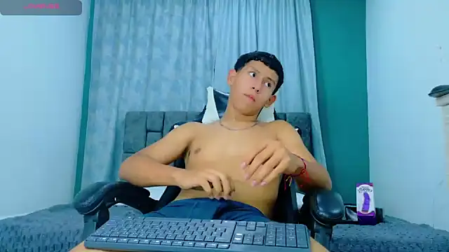 FelipeGonzalezz's cam snapshot