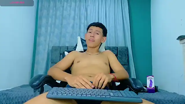 FelipeGonzalezz's cam snapshot