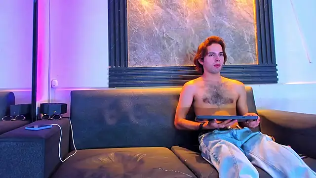 liam_genner_'s cam snapshot