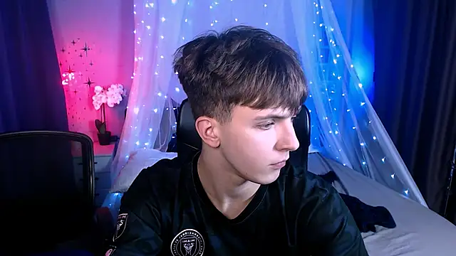 travis_wolf_'s cam snapshot