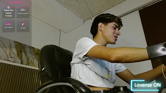 Dyla_n18's cam snapshot