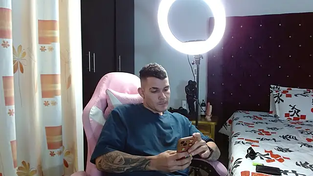 BooyHott_'s cam snapshot