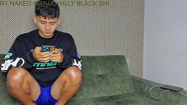 willy_sexxx18's cam snapshot