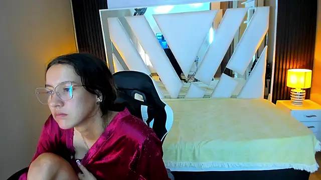 Linda4Petite's cam snapshot