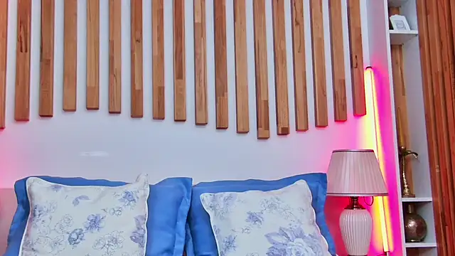 CassieFox_'s cam snapshot